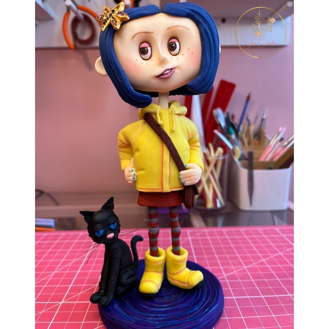 Boneca de biscuit JuCôrtes em destaque